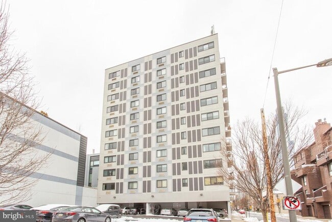 2201 Cherry St in Philadelphia, PA - Building Photo - Building Photo