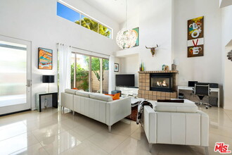 906 Oceo Cir S in Palm Springs, CA - Building Photo - Building Photo