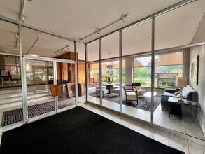 20 Hammond Pond Pkwy in Newton, MA - Building Photo - Building Photo