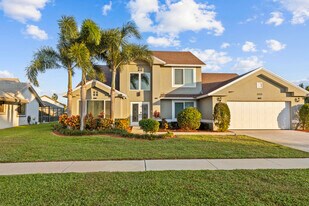 2400 Seaford Dr in Wellington, FL - Building Photo