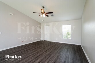 1113 NW 1st Ave in Cape Coral, FL - Foto de edificio - Building Photo