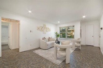 7712 Royal Ln in Dallas, TX - Building Photo - Building Photo