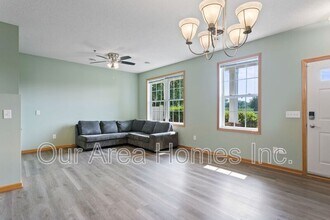 11322 Aberdeen Cir NE in Blaine, MN - Foto de edificio - Building Photo