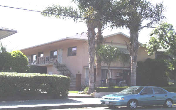 6618 Woodman Ave in Van Nuys, CA - Foto de edificio - Building Photo