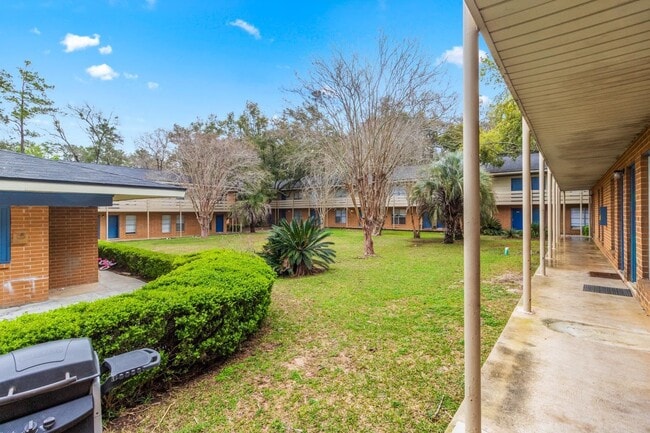 457 White Dr in Tallahassee, FL - Building Photo - Building Photo