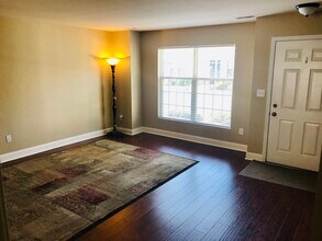1819 Chestnut Ln in Crown Point, IN - Foto de edificio - Building Photo