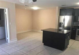 14212 NE 4th Ave in Miami, FL - Foto de edificio - Building Photo