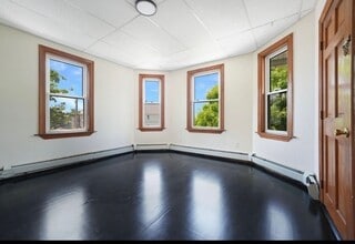 628 S Almond St in Fall River, MA - Building Photo - Building Photo