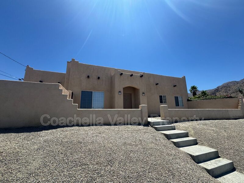 53750 Avenida Alvarado in La Quinta, CA - Building Photo