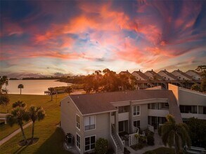 656 Windrush Bay Dr, Unit 656 in Tarpon Springs, FL - Foto de edificio - Building Photo