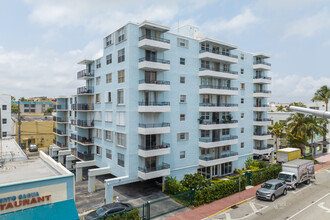 720 Collins Ave in Miami Beach, FL - Building Photo - Building Photo