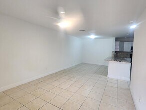 6013 10th Ave N in Greenacres, FL - Building Photo - Building Photo