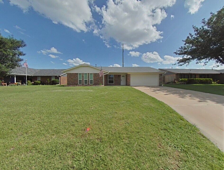 7512 SW Forest Ave in Lawton, OK - Foto de edificio