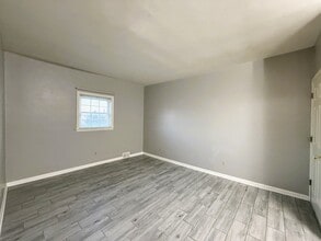 2422 Ligonier St, Unit 2B in Latrobe, PA - Foto de edificio - Building Photo