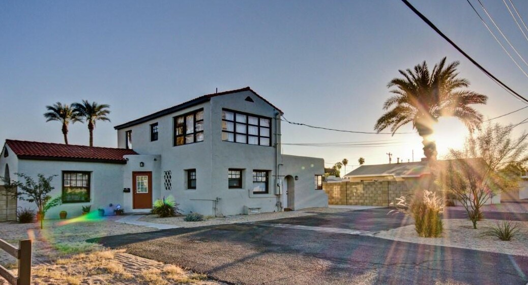 Earll Apartments in Phoenix, AZ - Building Photo