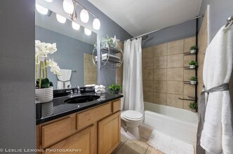 5882 Forest View Rd in Lisle, IL - Building Photo - Building Photo