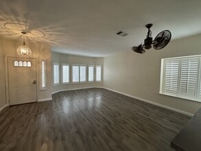 36472 30th St E in Palmdale, CA - Building Photo - Building Photo