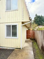 10303 NE 23rd St in Vancouver, WA - Building Photo