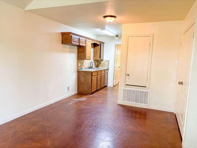 810 E Avenue C in Temple, TX - Building Photo - Building Photo