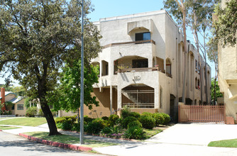 657 W California Ave in Glendale, CA - Building Photo - Building Photo