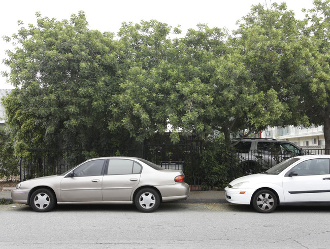 5854 Tujunga Ave in North Hollywood, CA - Building Photo - Building Photo