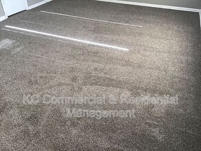 208 W Meadow St in Smithville, MO - Building Photo - Building Photo