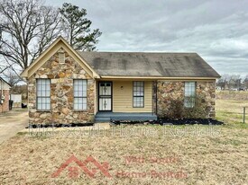 233 Sycamore Rd in Collierville, TN - Building Photo