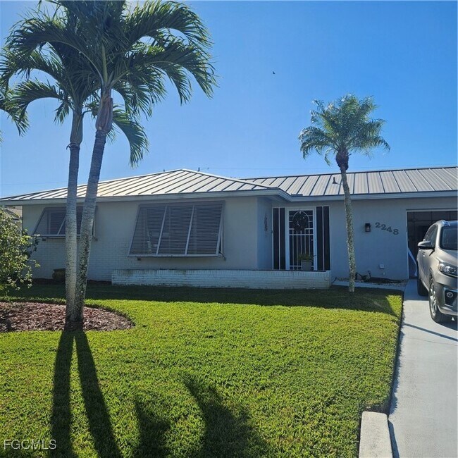2248 Harvard Ave in Ft. Myers, FL - Building Photo - Building Photo