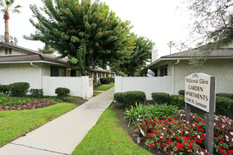 Hillcrest Glen Apartments in Fullerton, CA - Building Photo - Building Photo