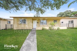 2200 N 55th Ave in Hollywood, FL - Building Photo
