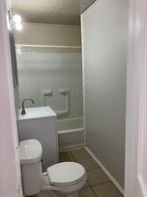 800 W Ionia St, Unit 2 in Lansing, MI - Foto de edificio - Building Photo