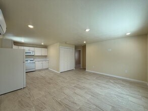 1215 Mira Flores Dr in Santa Maria, CA - Building Photo - Building Photo