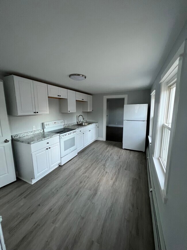 24 Church St in Enfield, CT - Building Photo - Building Photo