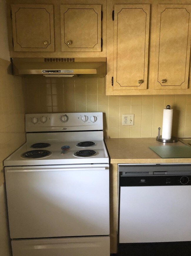 1025 Country Club Dr-Unit -205 in Margate, FL - Building Photo - Building Photo