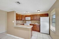 614 Holly Dr in Palm Beach Gardens, FL - Building Photo - Building Photo