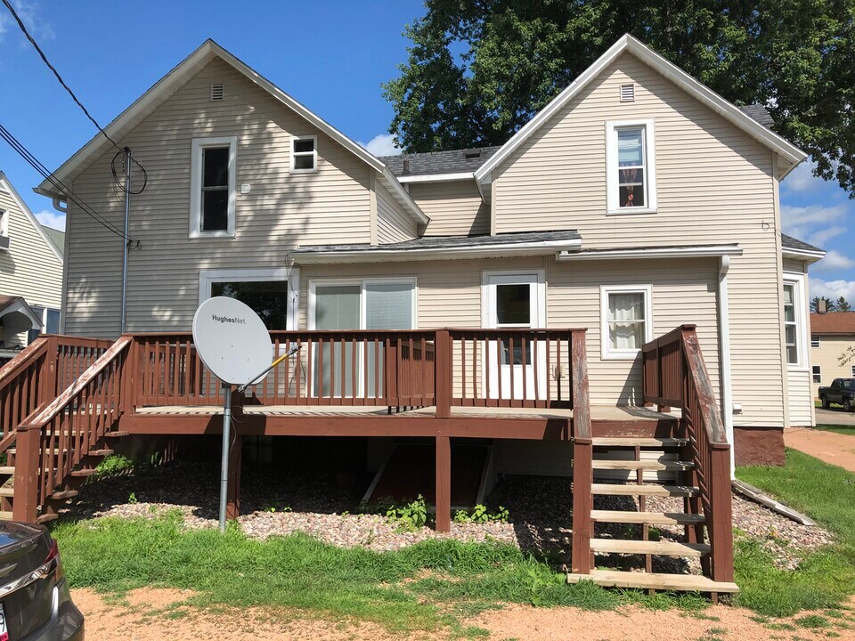 208 N Cleveland St, Unit A in Merrill, WI - Foto de edificio