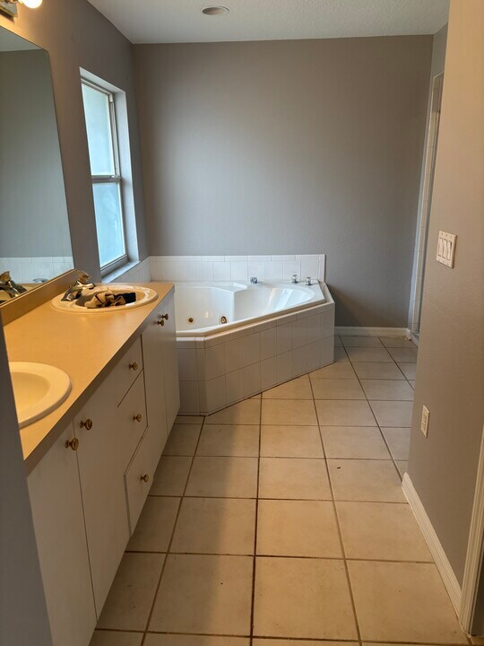 4906 23rd St E in Bradenton, FL - Building Photo