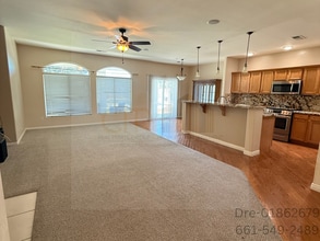 2441 Maurissa Ct in Bakersfield, CA - Foto de edificio - Building Photo