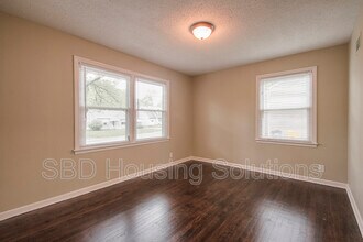 8803 E 72nd St in Raytown, MO - Building Photo - Building Photo