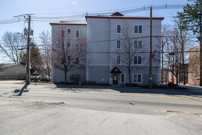 96 River Rd in Manchester, NH - Building Photo - Building Photo