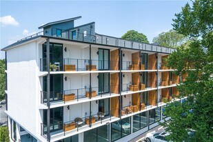 892 Ponce De Leon Ave NE