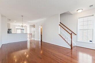 15687 John Diskin Cir in Woodbridge, VA - Foto de edificio - Building Photo