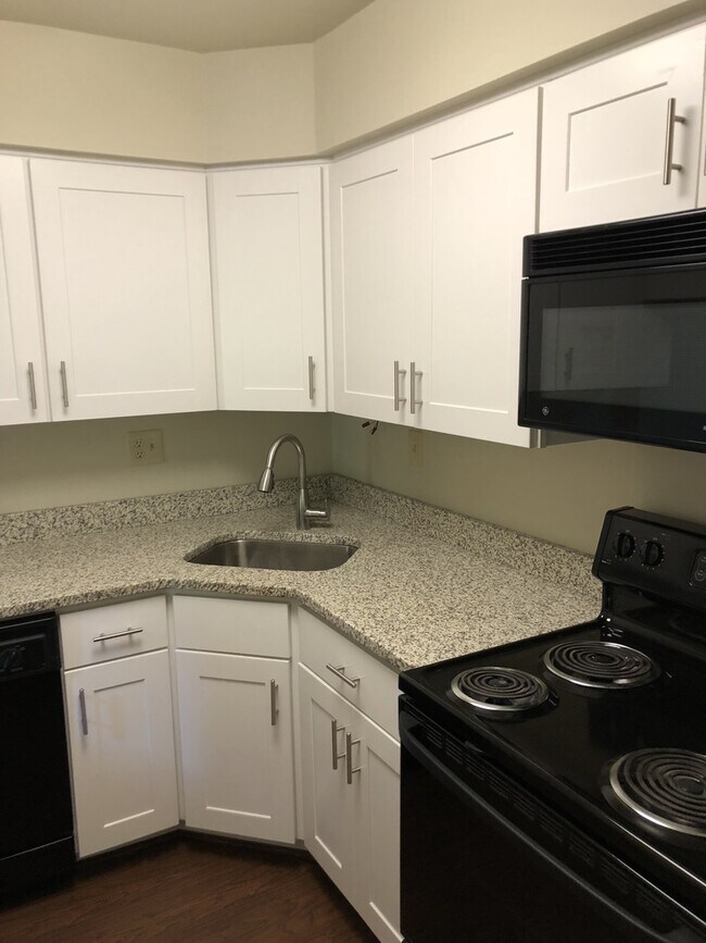 1300 Stockley Gardens in Norfolk, VA - Building Photo - Building Photo