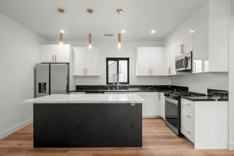 1920 S Sherbourne Dr in Los Angeles, CA - Building Photo - Building Photo