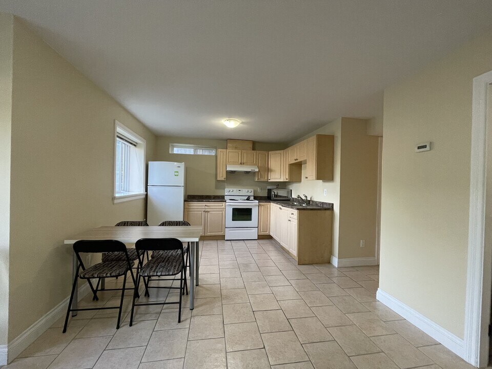 2509 Duthie Ave in Burnaby, BC - Building Photo
