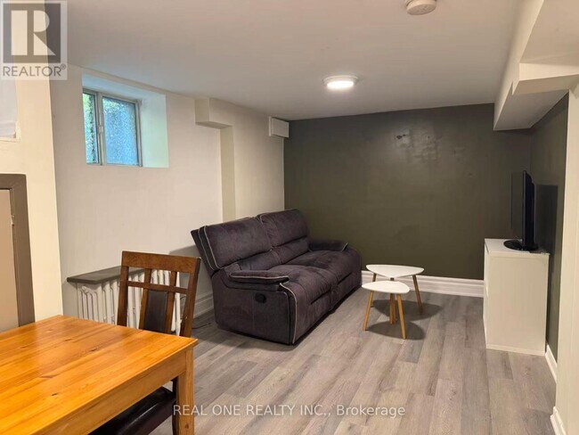 391 Parkside Dr in Toronto, ON - Building Photo - Building Photo