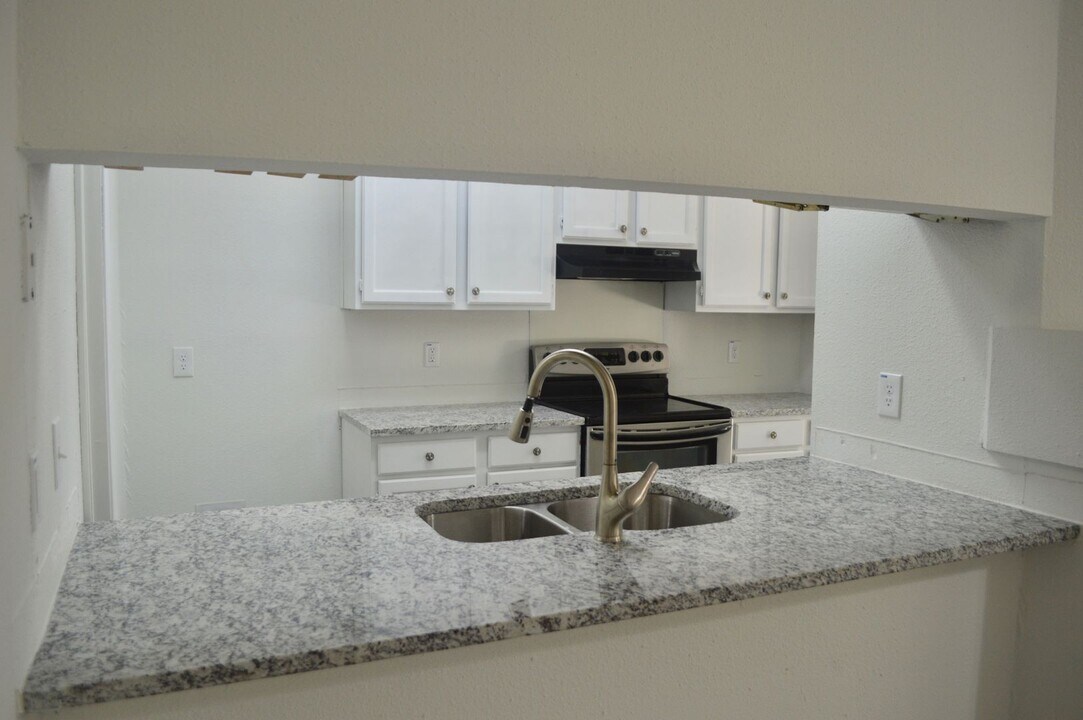 10046 Apache Village in San Antonio, TX - Building Photo