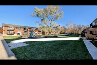 Colonial Gardens in Cincinnati, OH - Building Photo - Building Photo