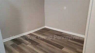 806 Cowan Ave in Jeannette, PA - Building Photo - Building Photo