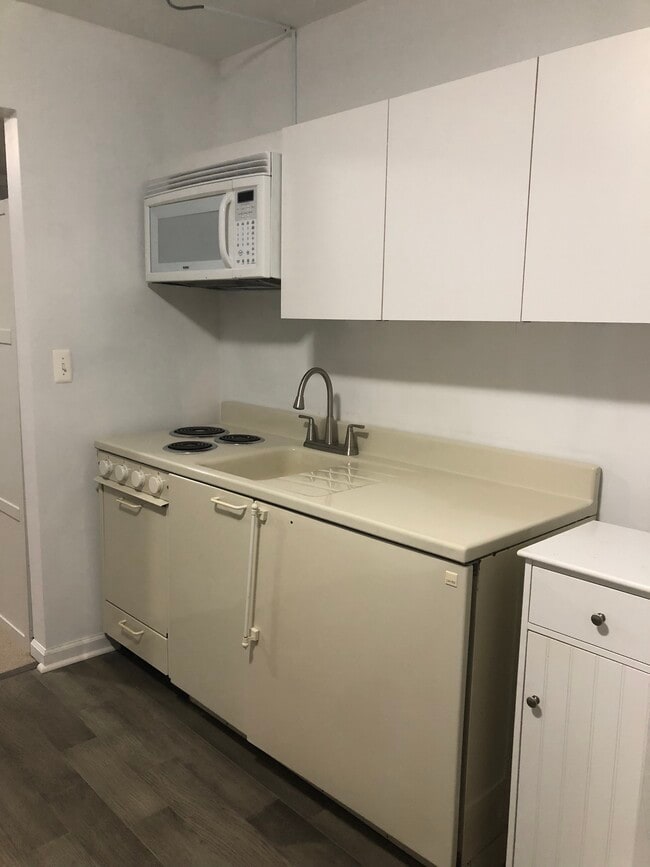 2840 Hollymead Dr, Unit B in Charlottesville, VA - Building Photo - Building Photo